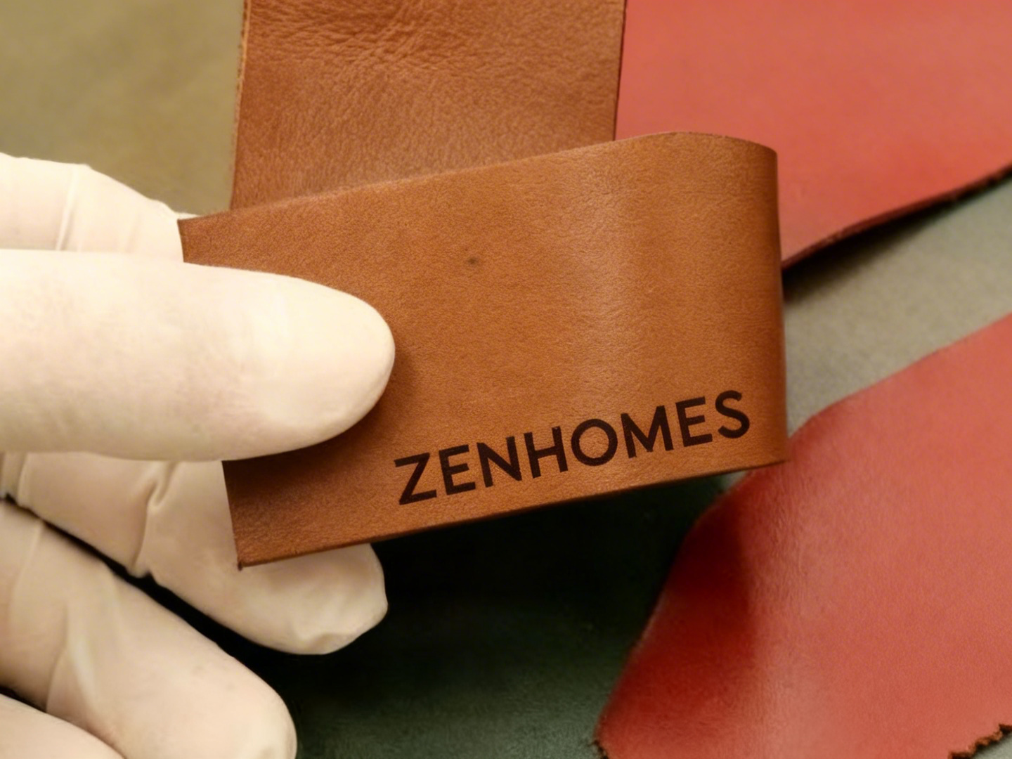 Mẫu da bò thật màu nâu lạc đà tại xưởng sản xuất sofa Zenhomes