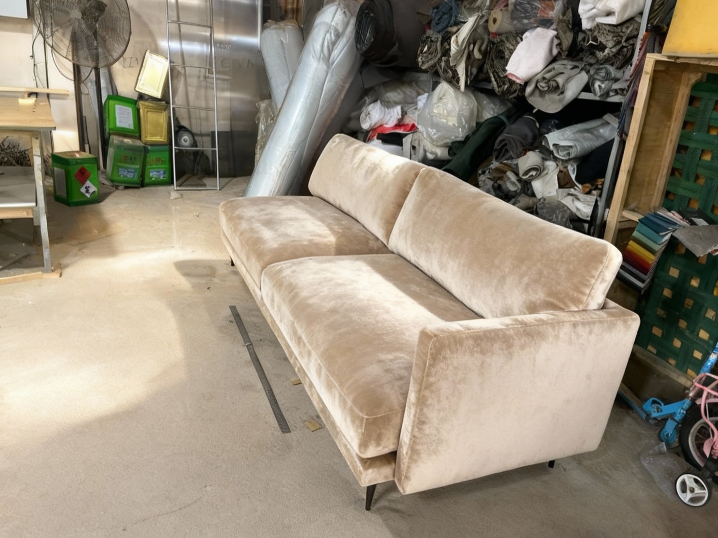 Xưởng sản xuất ghế sofa - Sofa Bọc Nhung Sang Trọng