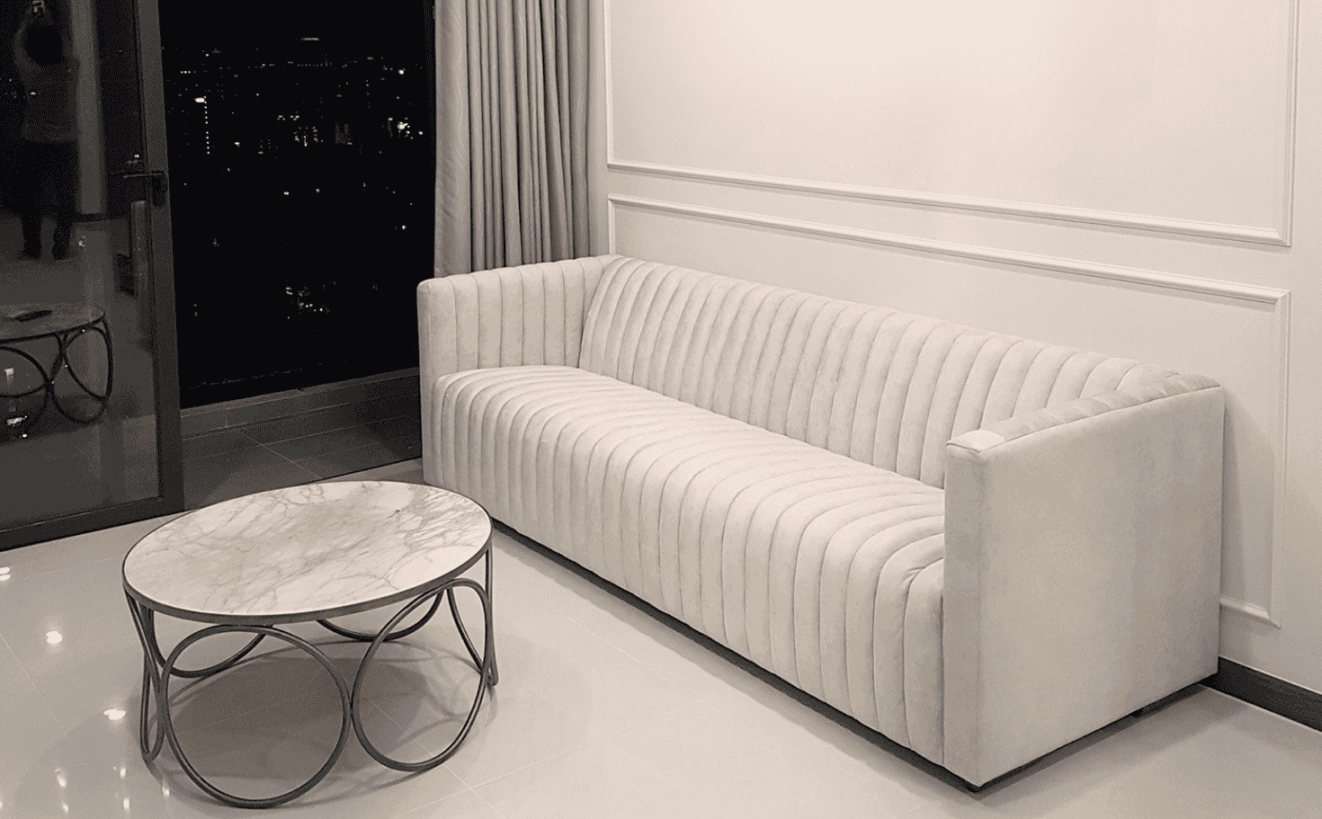 Sofa Băng 3 Chỗ Ngồi Oanhs sử dụng kỹ thuật may chần gòn hiện đại tạo kiểu dáng đặc biệt cho các khối mềm mại