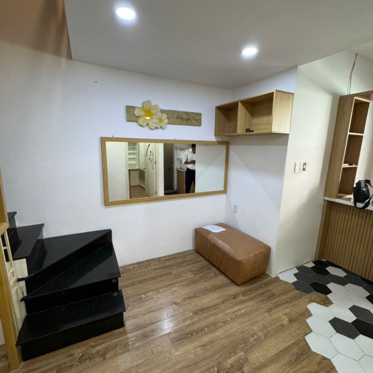 Hiện trạng cải tạo chung cư cũ Nhiêu Tứ Phú Nhuận với không gian bố trí chưa hợp lý trước khi thi công nội thất