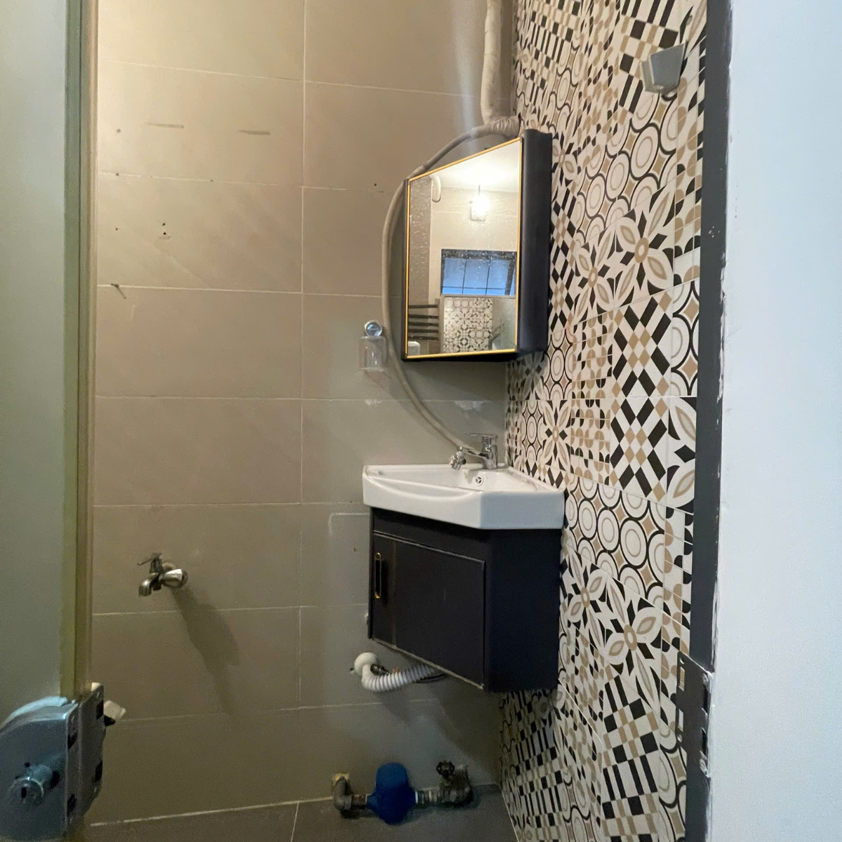 Hiện trạng nhà vệ sinh cải tạo chung cư cũ Nhiêu Tứ Phú Nhuận trước khi thi công nội thất