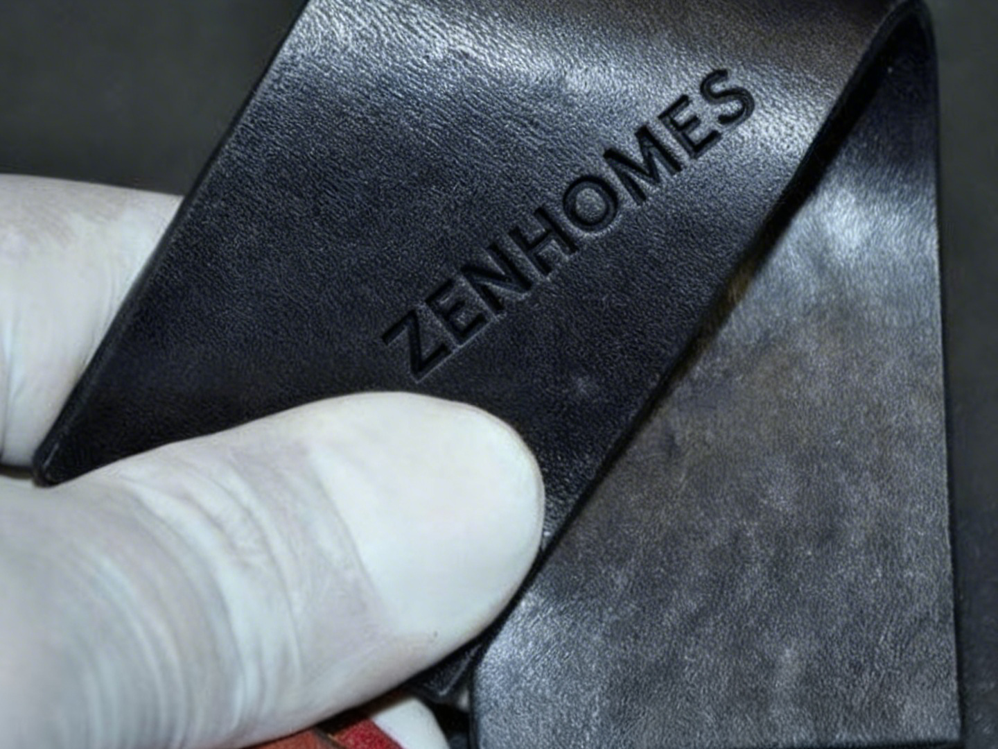 Mẫu da bò thật màu đen dùng bọc sofa cao cấp tại Zenhomes