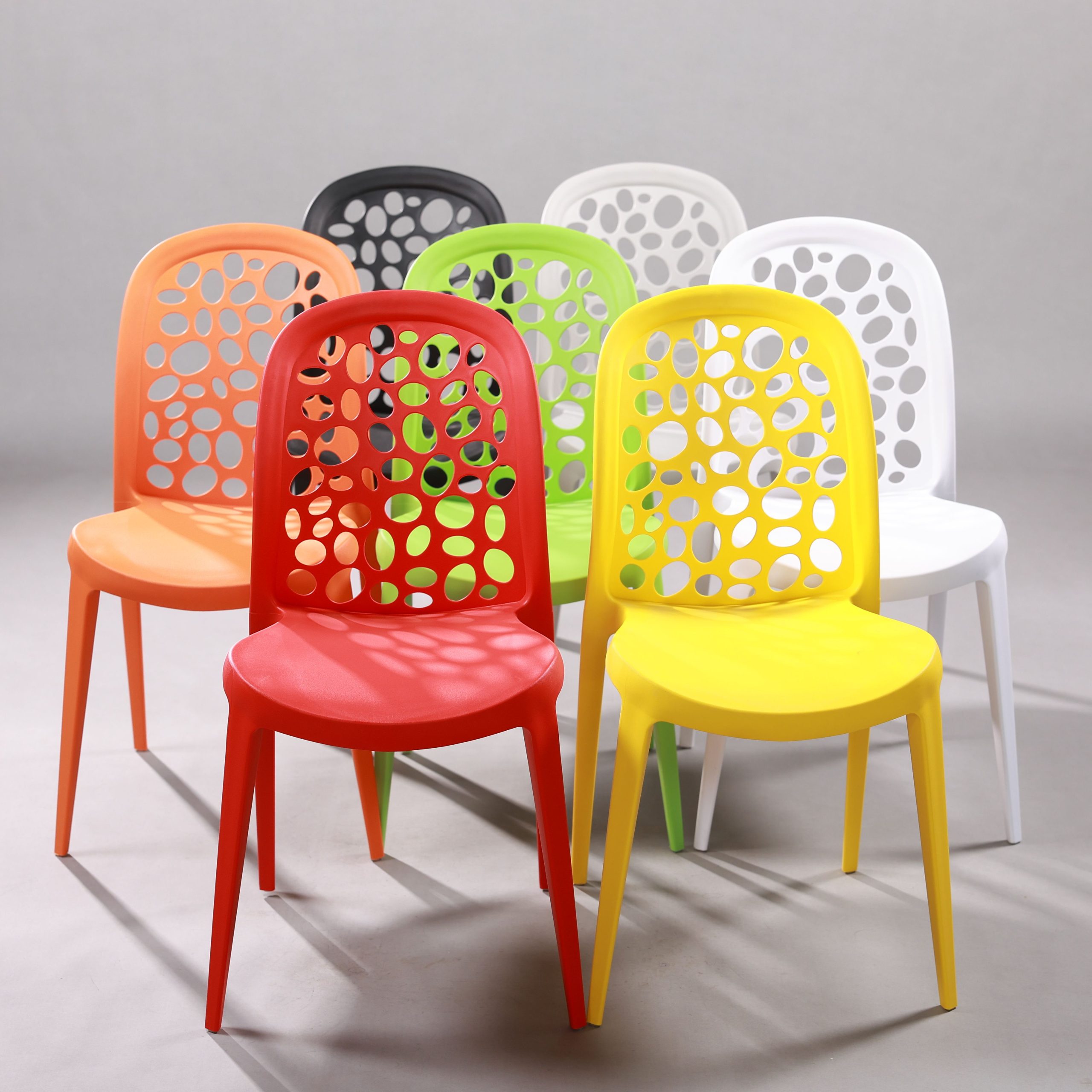 ghế coffee nhựa PP mã 3010 lưng đục lỗ thoáng khí dùng cho quán cafe