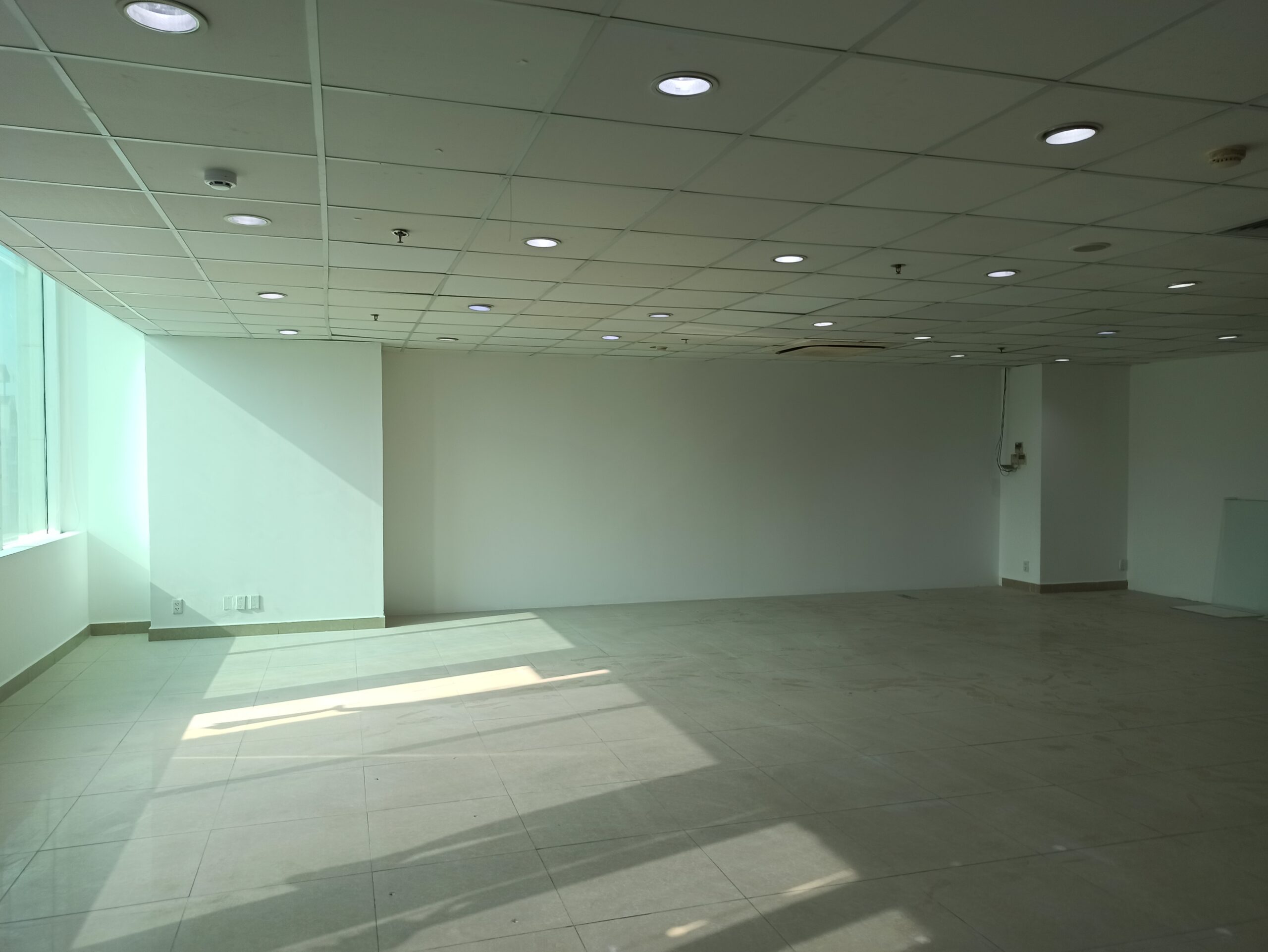 hiện trạng thi công nội thất văn phòng thiếu hệ thống MEP cần cải tạo