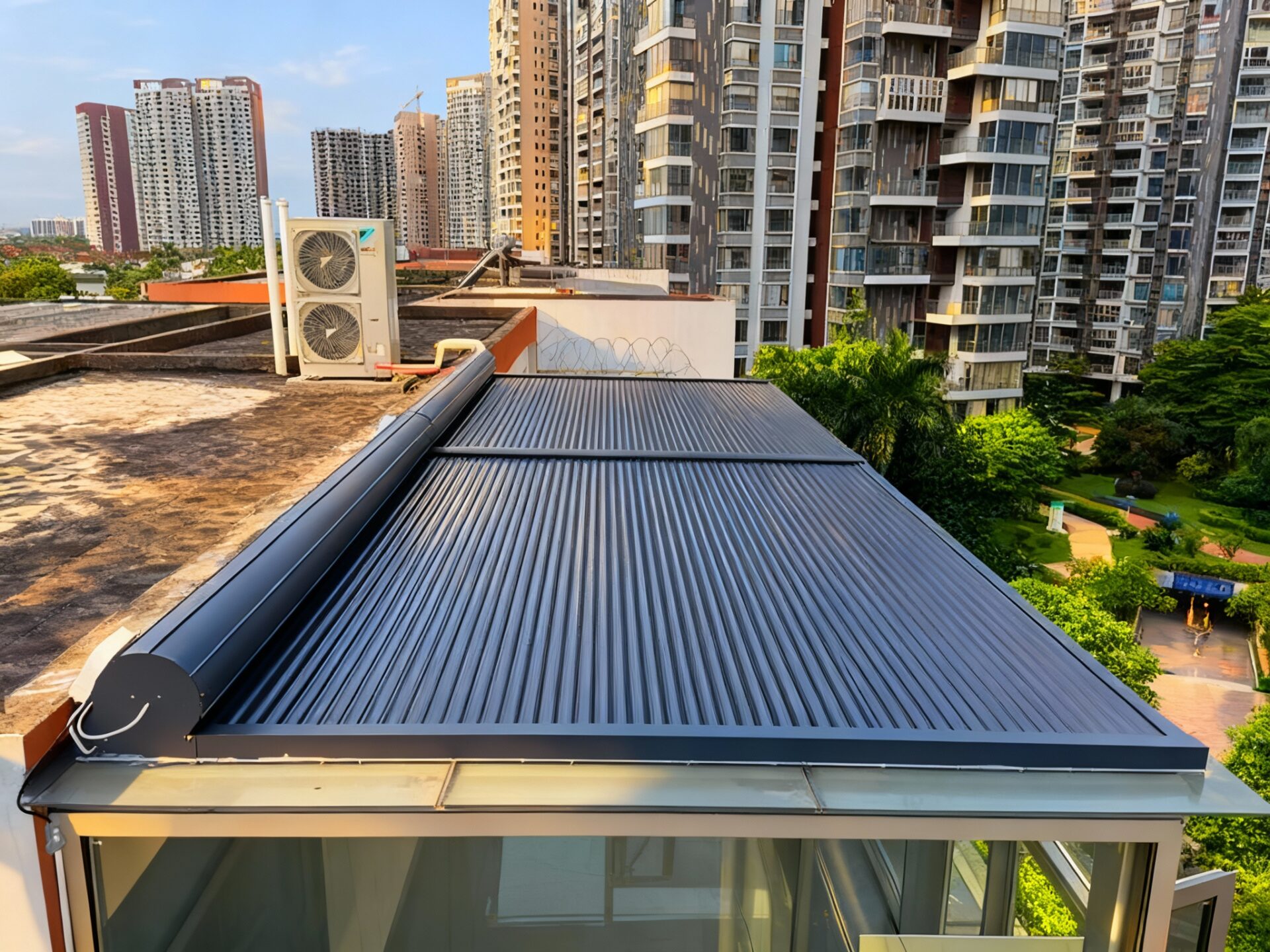 mái nhôm cuốn tự động