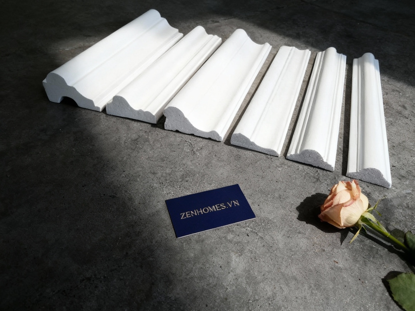 phào chỉ PU màu trắng