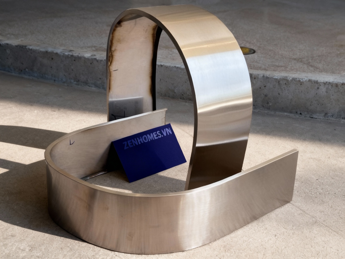 Len chân tường inox bo cong