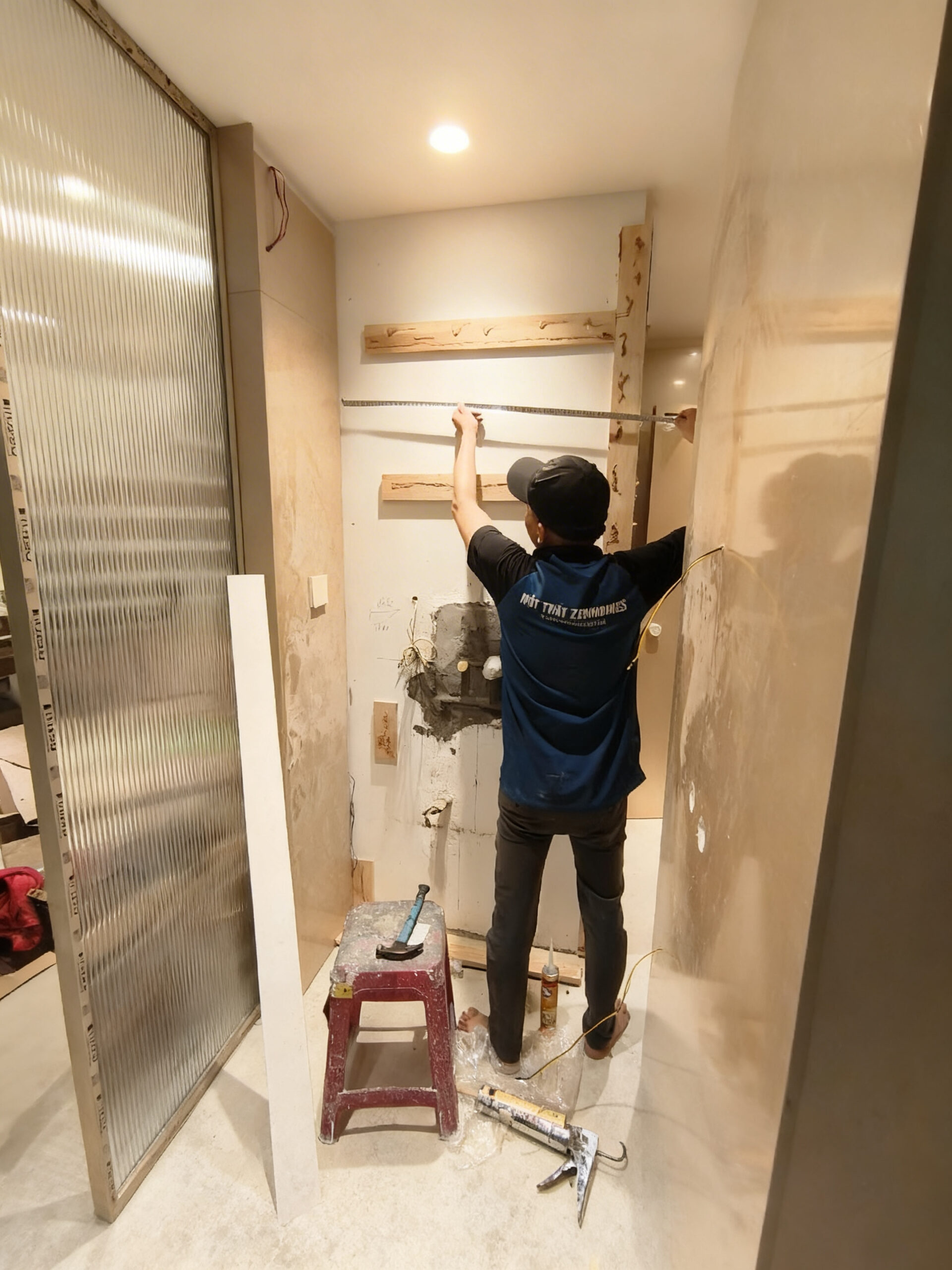 thiết kế thi công nội thất văn phòng motix thi công vách ốp