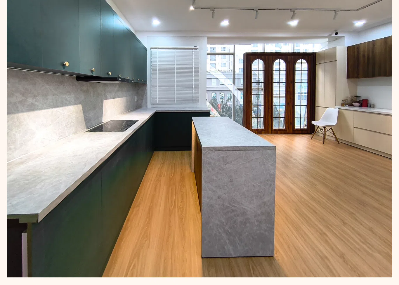 thiết kế showroom magic bình chánh