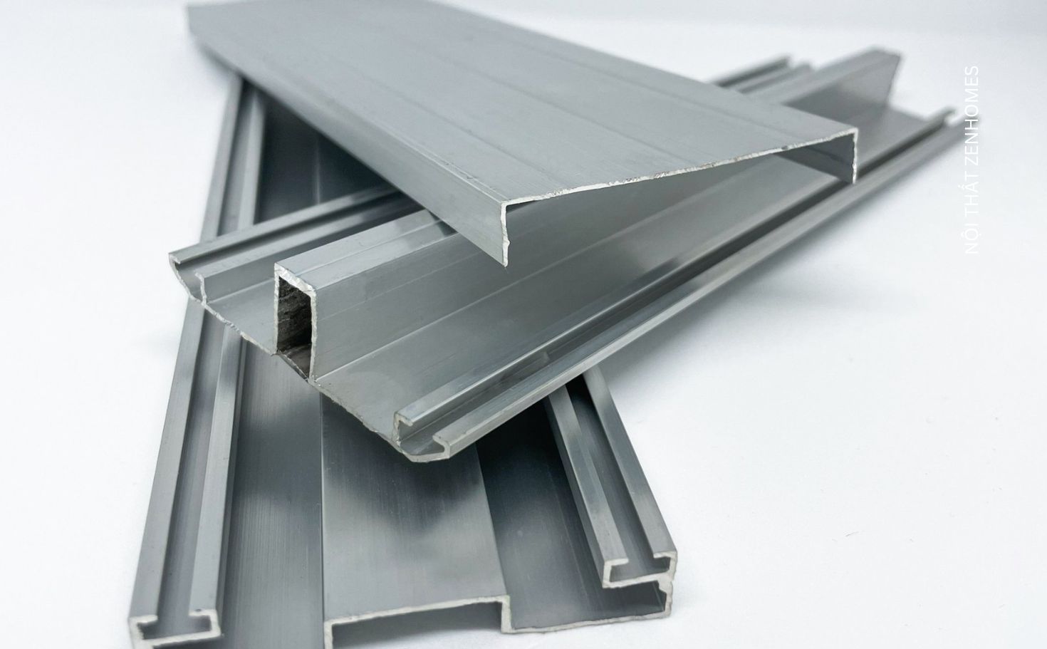 Vách ngăn nhôm kính