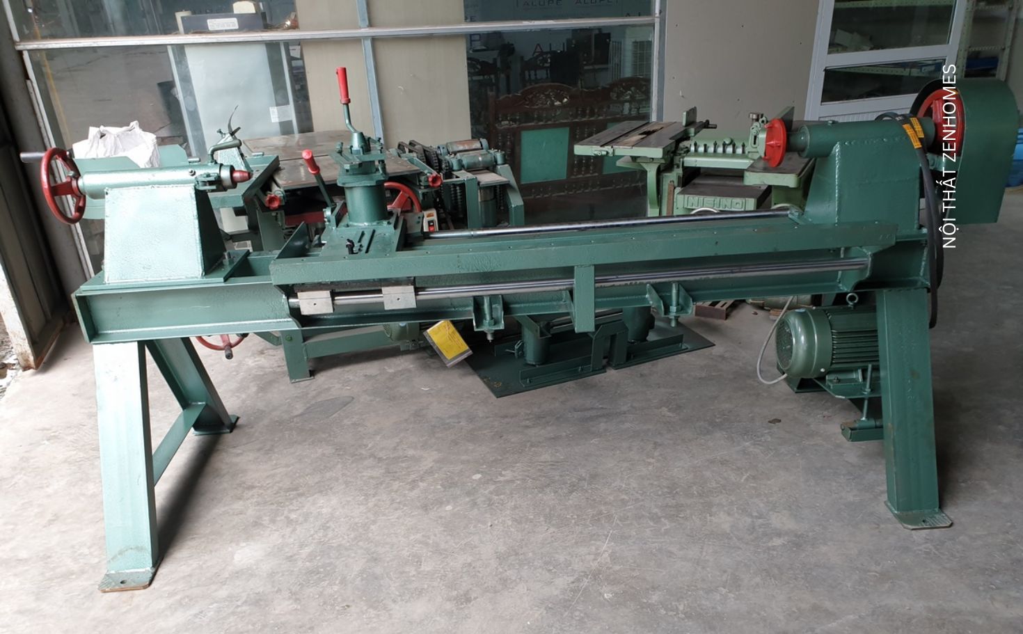 Xưởng tiện gỗ - Máy tiện gỗ truyền thống