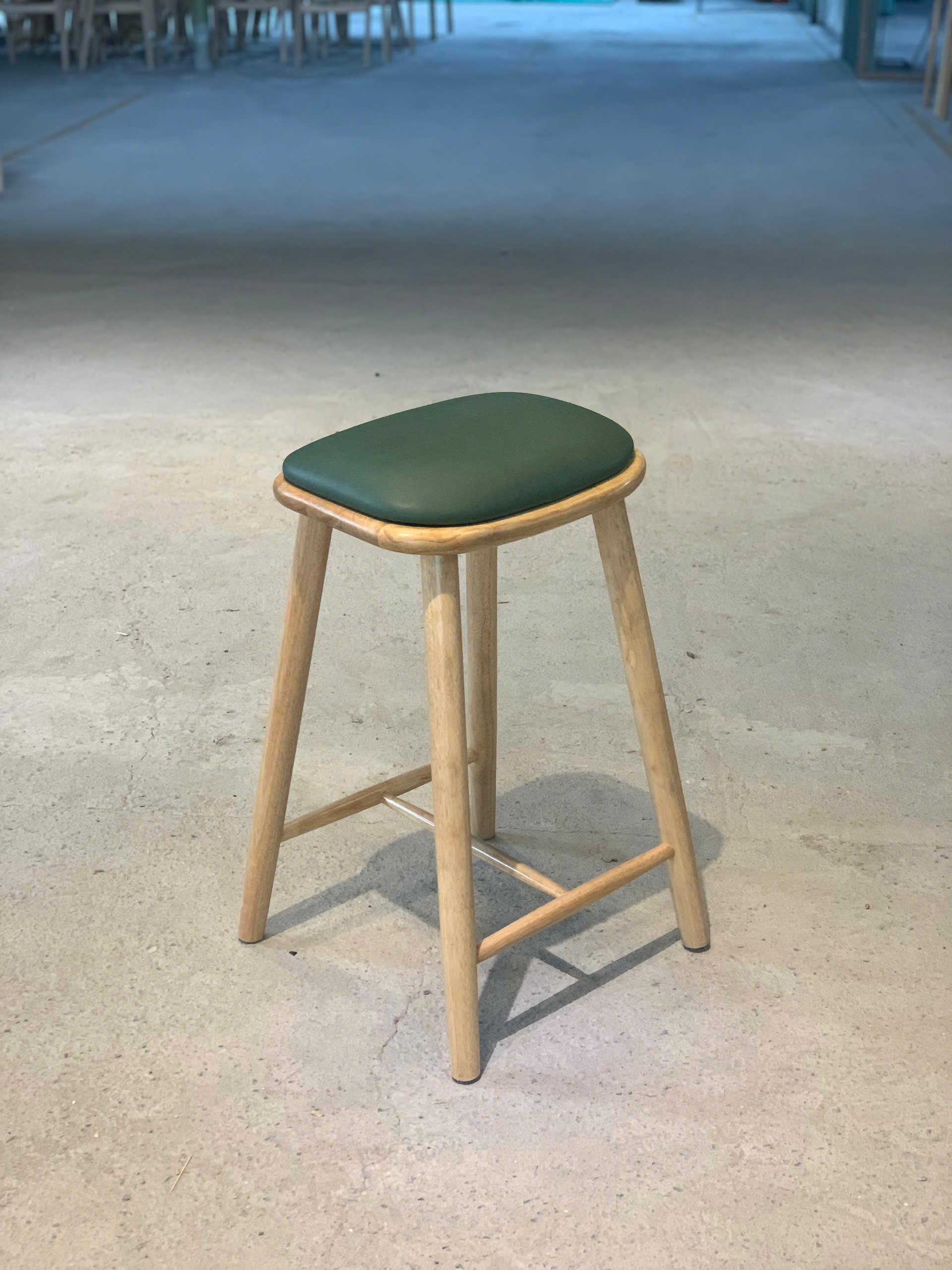 thiết kế thi công nội thất văn phòng motix ghế bar